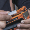 Paquete de 300 Grapas con Aislamiento, para Cables Coaxiales (RG59, RG6/6Q) y de Datos (CAT3/5e/CAT6/6A) de hasta 5/16'' × 5/16'' (8 mm × 8 mm) de tamaño.