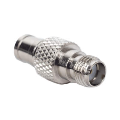 Adaptador en linea de conector SMA Hembra a SMB. Adaptador en linea de conector SMA Hembra a SMB.