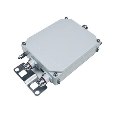 DIPLEXOR 617-220 MHz/ 2300-2700 MHz, 200 W, -161dBc Conector 4.3-10, IP67