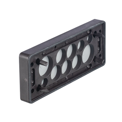 Pasacable de 10 Orificios de Marco Rectangular, IP65, 4.41" X 1.42", para Cables no Terminados, Color Negro.