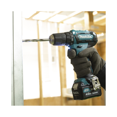 Atornillador broquero cambio rápido 3/8”. 2 baterías 12v de 1.5 amperes y cargador.