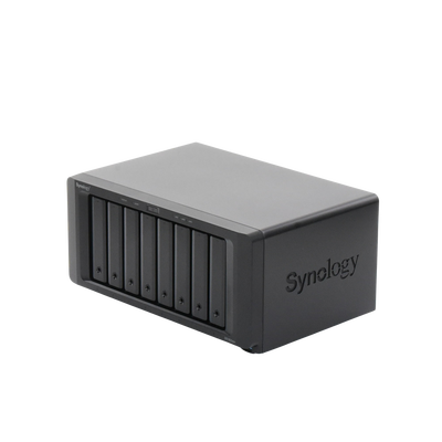 Servidor NAS de escritorio con 8 bahías / Expansible a 18 bahías / Hasta 256 TB / 8GB de RAM