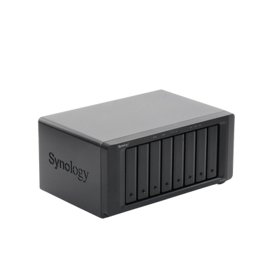 Servidor NAS de escritorio con 8 bahías / Expansible a 18 bahías / Hasta 256 TB / 8GB de RAM