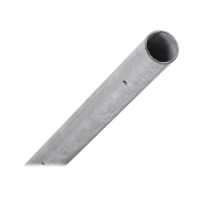 Poste de esquina fabricado en tubo galvanizado con 5 perforaciones para aisladores.