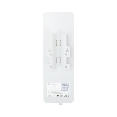 Suscriptor ePMP Force 130 MIMO 2x2 / 28 dBm de potencia / Mejor desempeño en zonas altamente ruidosas / 5150-5970 MHz / Distancia de 3 km en PTMP / Antena integrada de 14 dBi (C050900C505A)