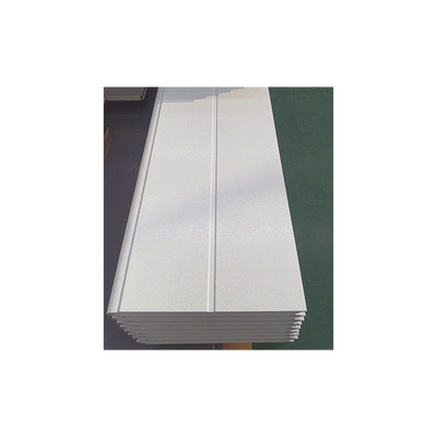 Puerta de Garage de Alta Calidad / Linea Central / Color Blanco 8X8 pies, AISLADA, Estilo Americana.