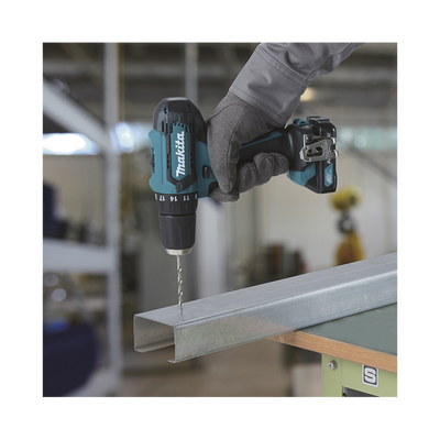 Taladro Combinado de 12Vcc, con tecnología CXT, (Incluye 2 Baterías y Cargador Rápido, Maletín plástico). Taladro Combinado de 12Vcc, con tecnología CXT, (Incluye 2 Baterías y Cargador Rápido, Maletín plástico).