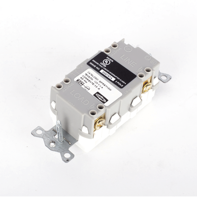 Contacto de Auto-verificación GFCI con Interruptor de Falla a Tierra de 15 A 125 V 2 Polos, 3 Hilos Color Blanco (Nema 5-15R), Grado Comercial. Contacto de Auto-verificación GFCI con Interruptor de Falla a Tierra de 15 A 125 V 2 Polos, 3 Hilos Color Blanco (Nema 5-15R), Grado Comercial.
