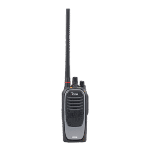 Radio digital NXDN sin pantalla en la banda de UHF, rango de frecuencia 380-470MHz, sumergible IP68, con encriptación DES, GPS, bluethooth, grabador de voz, 32 canales. no incluye cargador ni antena.