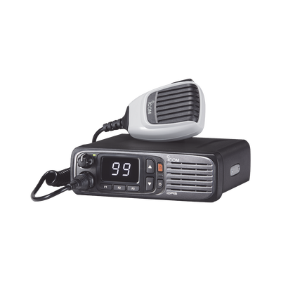 Radio móvil digital con pantalla numérica, en rango de 380-470MHz, de 99 canales seleccionables, GPS, y bluethooth. Incluye micrófono, cable de corriente y bracket. Radio móvil digital con pantalla numérica, en rango de 380-470MHz, de 99 canales seleccionables, GPS, y bluethooth. Incluye micrófono, cable de corriente y bracket.