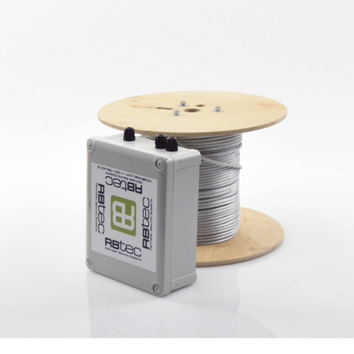 Kit de Cable Sensor Perimetral IRONCLAD para Cercas Ciclónicas / 152 METROS / 1 ZONA / Sin Falsas Alarmas por Viento / TODO Incluido/TARJETA LPU400/ Calibración por Software Kit de Cable Sensor Perimetral IRONCLAD para Cercas Ciclónicas / 152 METROS / 1 ZONA / Sin Falsas Alarmas por Viento / TODO Incluido/TARJETA LPU400/ Calibración por Software