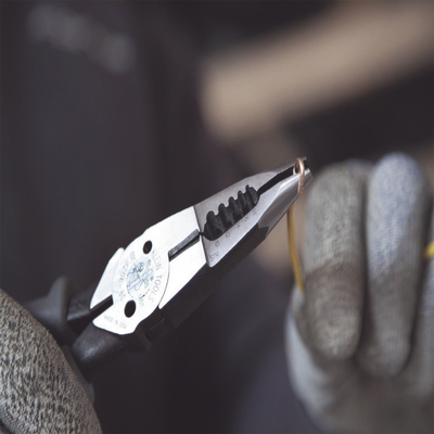 Pinzas Pelacables para Cable Sólido 8-16 AWG y Cable Trenzado 10-18 AWG; de 8 Pulgadas. Pinzas Pelacables para Cable Sólido 8-16 AWG y Cable Trenzado 10-18 AWG; de 8 Pulgadas.