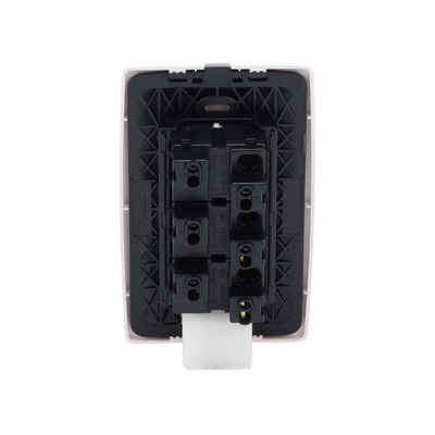 Apagador Triple Sencillo de 10 A/ 127 V CA ~ 60 Hz / Color Blanco.