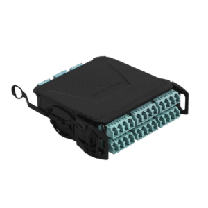 Módulo Plug & Play LightVerse, Hasta 24 fibras, Base 8 Hembra, "Shuttered" LC/UPC para fibra Multimodo OM4, STD Loss