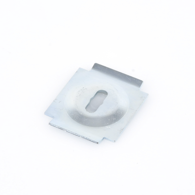 Suspensión central, ideal para suspender charolas a techo, con acabado Electro Zinc