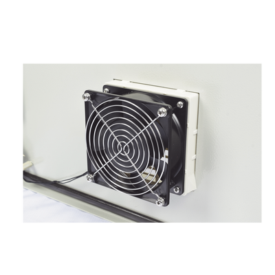 Gabinete Ventilado de Acero IP55 Uso en Exterior (600 x 800 x 300 mm) con Placa Trasera Interior Metálica y Compuerta Inferior Atornillable. Incluye Ventilador, Ventilas, filtros, Chapas y Llave T. Gabinete Ventilado de Acero IP55 Uso en Exterior (600 x 800 x 300 mm) con Placa Trasera Interior Metálica y Compuerta Inferior Atornillable. Incluye Ventilador, Ventilas, filtros, Chapas y Llave T.