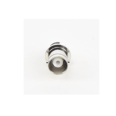 Conector BNC Hembra a 50 Ohm, Montaje Frontal en D-Plano, Anillo Plegable para Cables RG-174/U y RG-316/U, Niquel/ Oro/ Teflón.