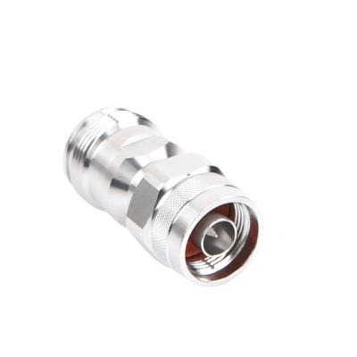 Adaptador en Línea de Conector 4.3-10 Hembra a N Macho, Bronce Blanco/ Plata/ Teflón.