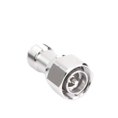 Adaptador en Línea de Conector 4.3-10 Macho a N Hembra, Bronce Blanco/ Plata/ Teflón.