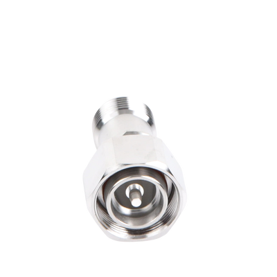 Adaptador en Línea de Conector 4.3-10 Macho a N Hembra, Bronce Blanco/ Plata/ Teflón.