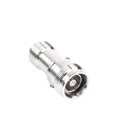 Adaptador en Línea de Conector 4.3-10 Macho a N Hembra, Bronce Blanco/ Plata/ Teflón.