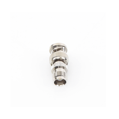 Adaptador en Línea de Conector TNC Hembra a BNC Macho, Níquel/ Oro/ Teflón.