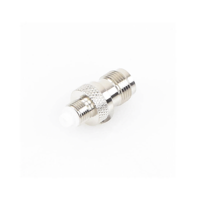 Adaptador en Línea, de Conector TNC Hembra a FME Hembra, Niple Europeo, Níquel/ Oro/ Teflón. Adaptador en Línea, de Conector TNC Hembra a FME Hembra, Niple Europeo, Níquel/ Oro/ Teflón.