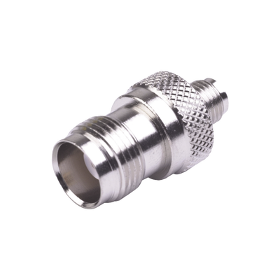 Adaptador en Línea de Conector TNC Hembra a SMA Hembra, Niquel/ Oro/ Teflón. Adaptador en Línea de Conector TNC Hembra a SMA Hembra, Niquel/ Oro/ Teflón.