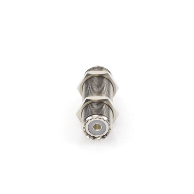 Adaptador Pasamuros de Doble UHF Hembra (SO-239), Montaje para Panel con Rosca Estándar. Adaptador Pasamuros de Doble UHF Hembra (SO-239), Montaje para Panel con Rosca Estándar.