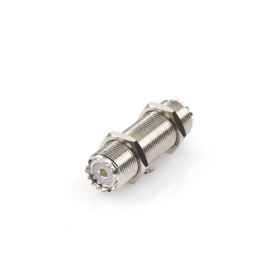 Adaptador Pasamuros de Doble UHF Hembra (SO-239), Montaje para Panel con Rosca Estándar. Adaptador Pasamuros de Doble UHF Hembra (SO-239), Montaje para Panel con Rosca Estándar.