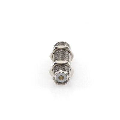Adaptador Pasamuros de Doble UHF Hembra (SO-239), Montaje para Panel con Rosca Estándar. Adaptador Pasamuros de Doble UHF Hembra (SO-239), Montaje para Panel con Rosca Estándar.