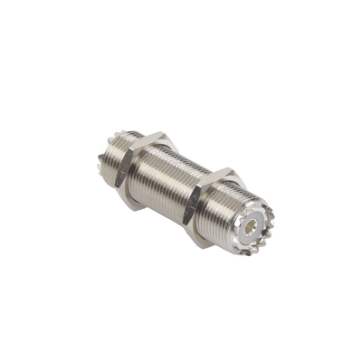 Adaptador Pasamuros de Doble UHF Hembra (SO-239), Montaje para Panel con Rosca Estándar. Adaptador Pasamuros de Doble UHF Hembra (SO-239), Montaje para Panel con Rosca Estándar.