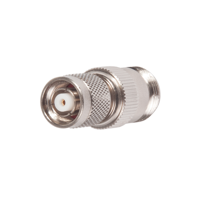 Adaptador en Línea, de Conector TNC Macho Inverso a N Hembra, Niquel/ Oro/ Teflón.
