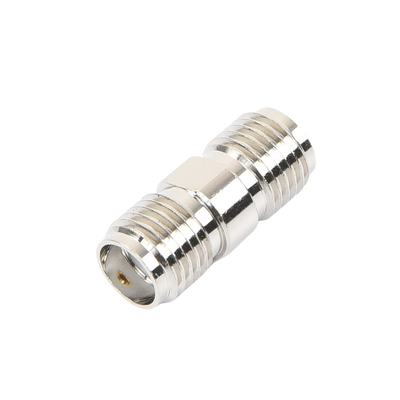 Adaptador en Línea tipo Barril, de Conector SMA Hembra a SMA Hembra, Níquel/ Oro/ Teflón.