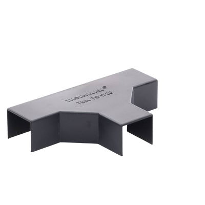 Sección en "T" Color Negro de PVC Auto Extinguible, Para Canaleta TMK-1720-N-CC (5240-02003)