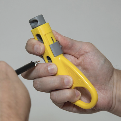 Pelacables Radial de Cables Coaxiales.