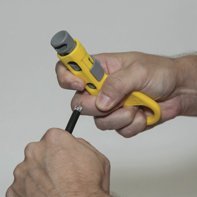 Pelacables Radial de Cables Coaxiales.