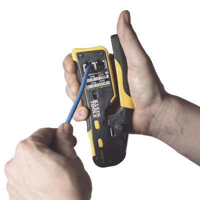 Ponchadora/Pelacables/Cortacables con Matraca para Conectores Pass-Thru RJ45 y Conectores Estándar RJ11/RJ12. Ponchadora/Pelacables/Cortacables con Matraca para Conectores Pass-Thru RJ45 y Conectores Estándar RJ11/RJ12.