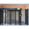 Torniquete Doble / Cuerpo Completo / Interior/Exterior / 100% Acero con Pintura Gris / EJE CENTRAL con Pintura Gris / Acabado de Lujo / Alto Tráfico