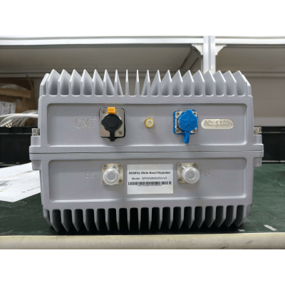 Amplificador de Señal Celular / 20 Watts de Potencia / Cobertura Hasta 5 km / Banda Ancha Multioperador / Protección Autoexcitación / Monitoreo USB / IP65 / Banda 5, 850 MHz.